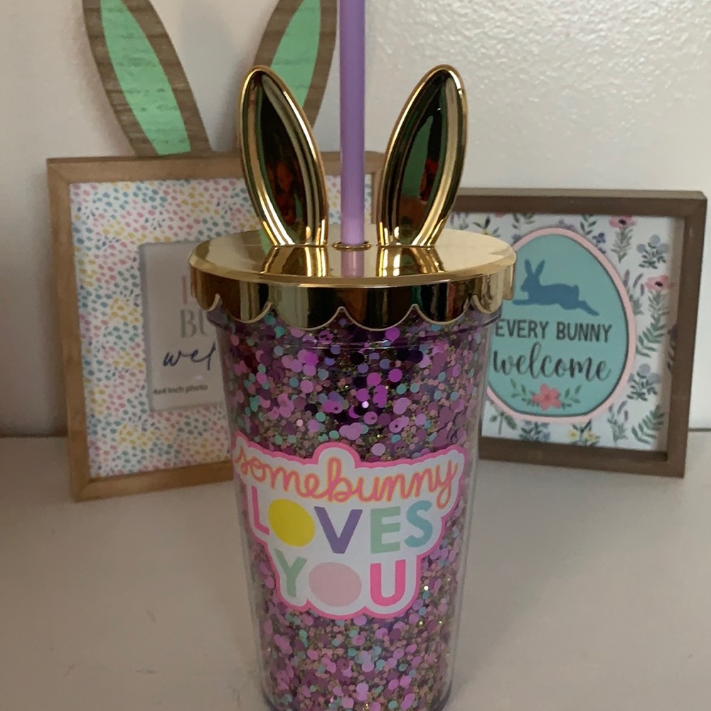 Easter “Somebunny Loves You Plastic Travel Tumbler with Straw. Brand New.
